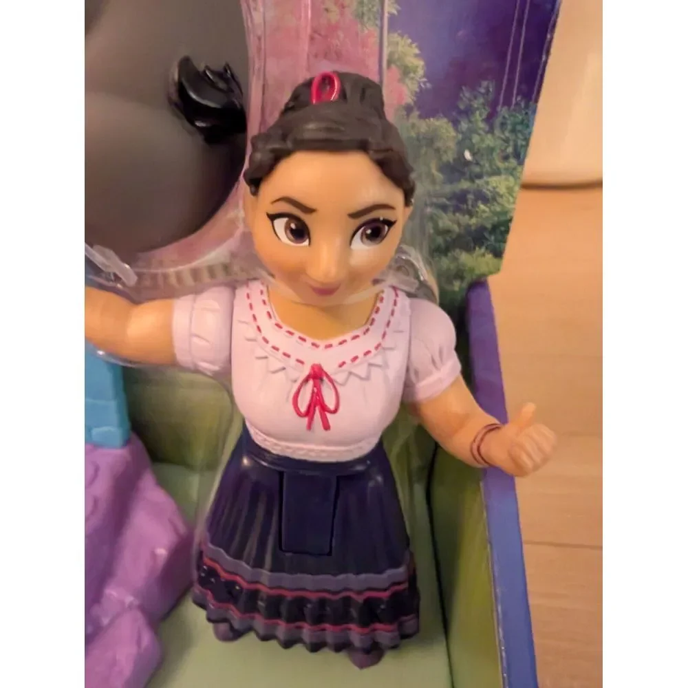 Disney Encanto‎ Luisa Small Doll Playset